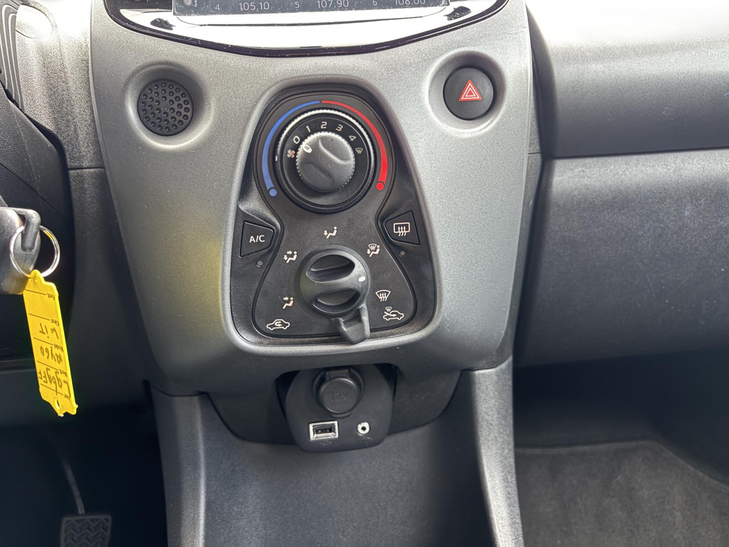 Toyota Aygo 1.0 VVT-i x-play 53422711-14.jpg | Auto Totaal Center