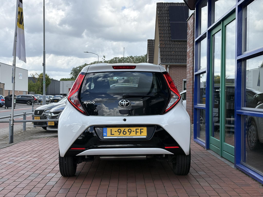 Toyota Aygo 1.0 VVT-i x-play 53422711-19.jpg | Auto Totaal Center